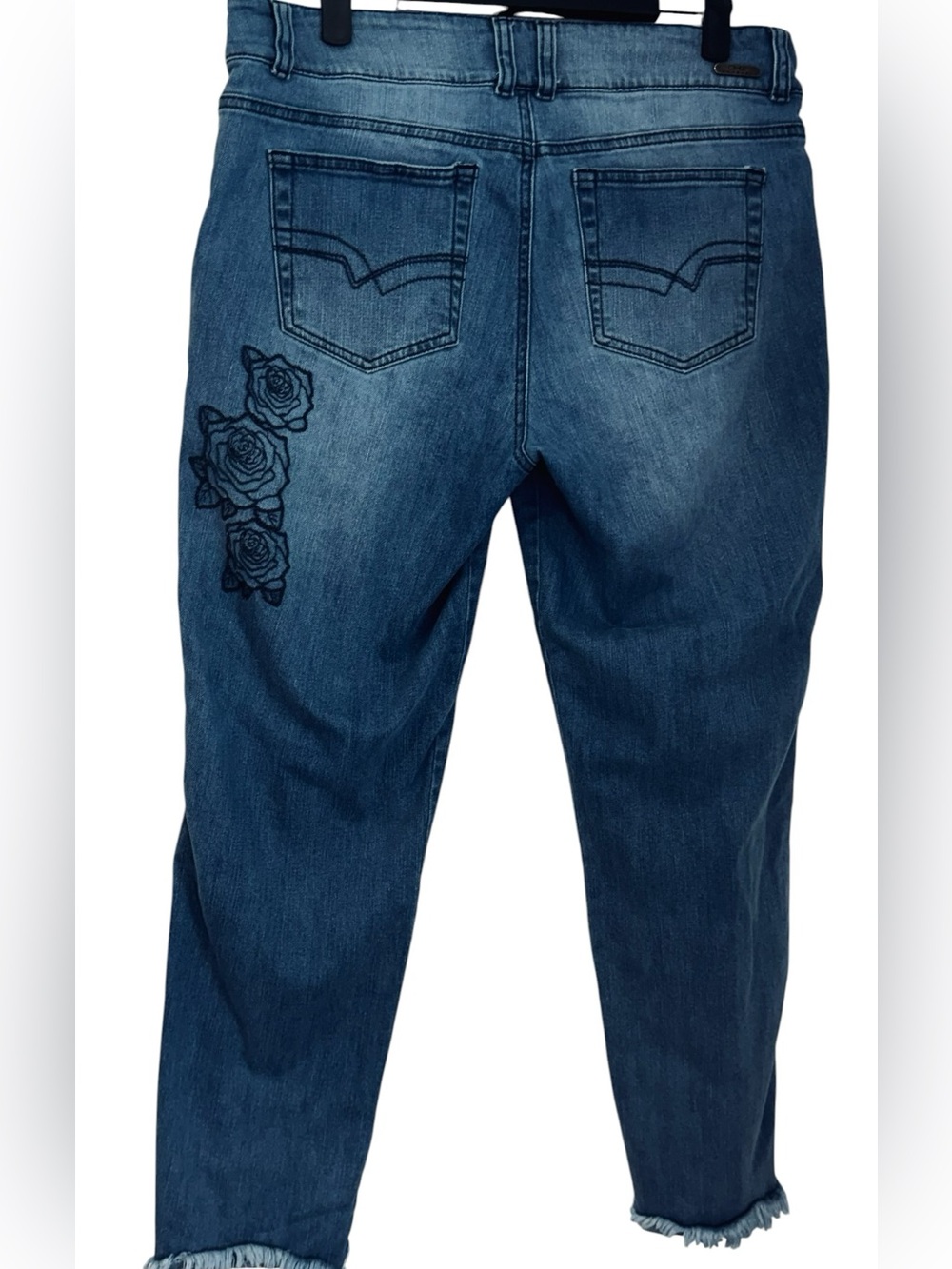 CHZ Chazari Embroidered Rose Raw Hem Cropped Jeans - Blue - Picture 6 of 10